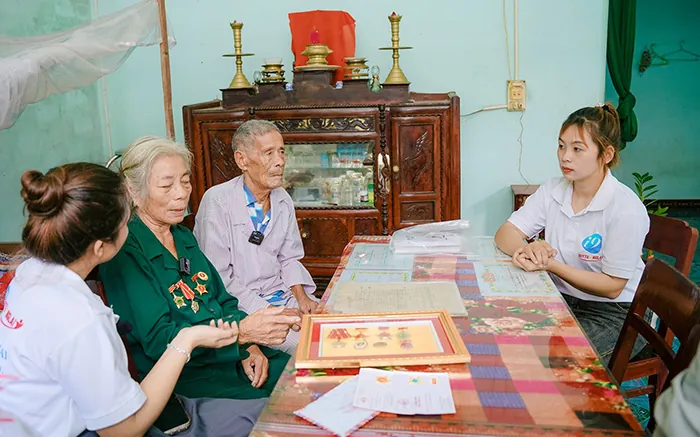 Biểu tượng khách hàng và dịch vụ tượng trưng cho sứ mệnh lấy khách hàng làm trọng tâm của V9 Bet