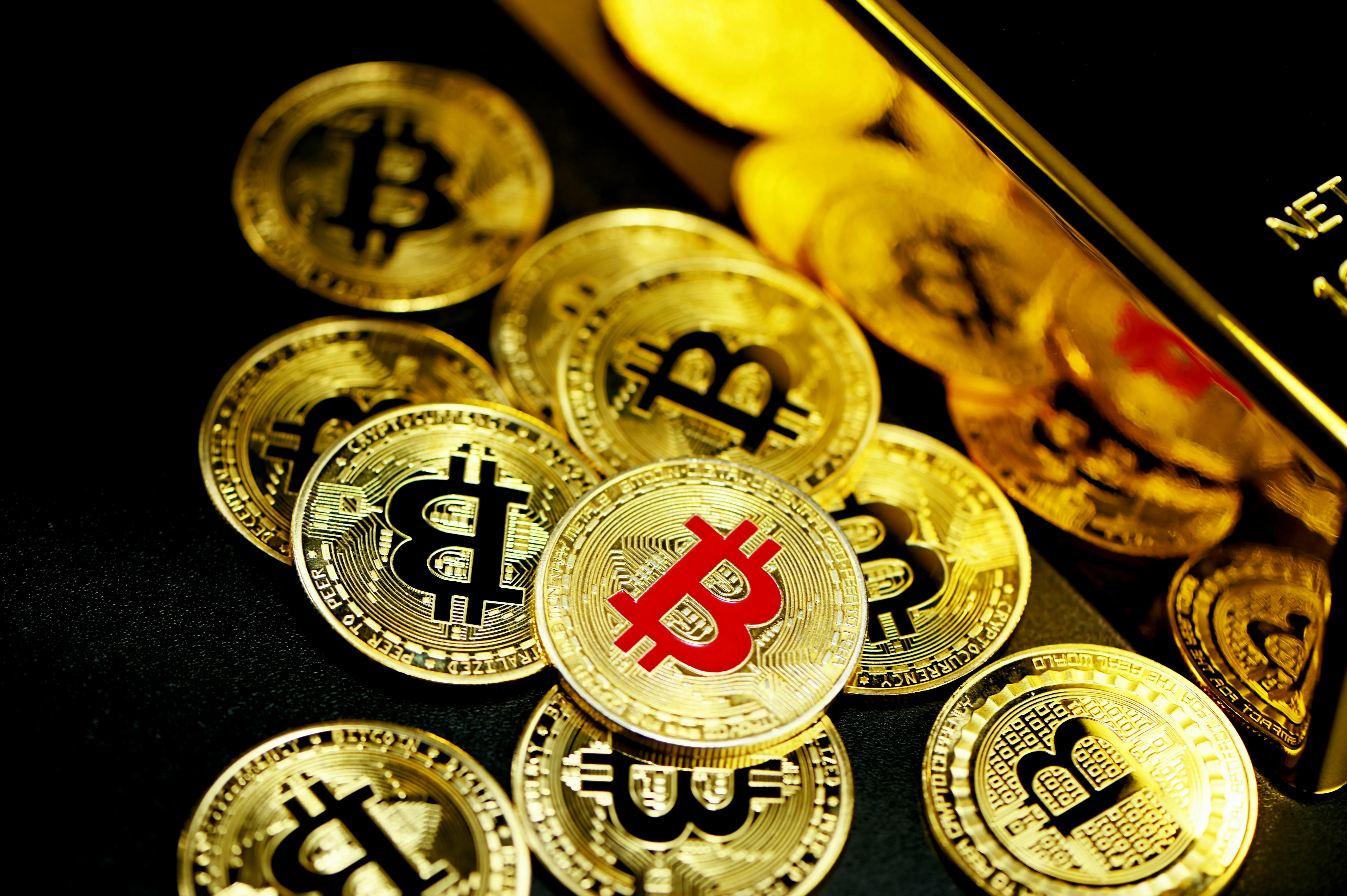 Biểu tượng bóng đèn ý tưởng vàng